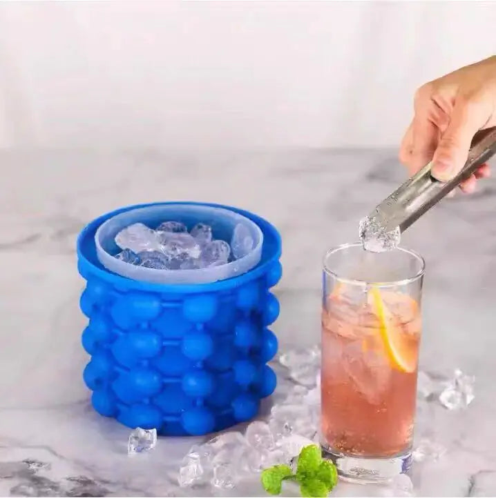 Space Saving Ice Cube Maker